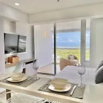 Estilo caribeño con vista al aeropuerto y cerca del mar CB1333