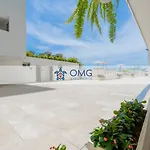 Estilo caribeño con vista al aeropuerto y cerca del mar CB1333